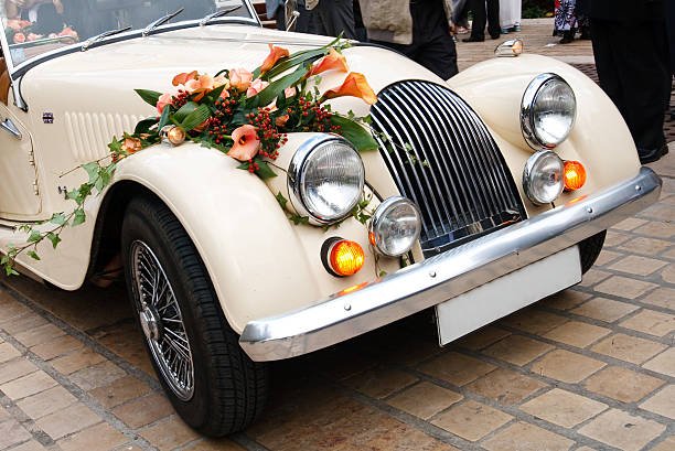 What Are the Benefits of Hiring a Luxury Wedding Car?